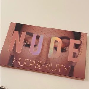 HUDA BEAUTY NUDE EYE SHADOW PALETTE